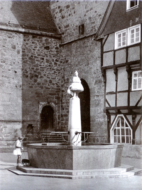 Walpurgiskirche,
 Nordseitenschiff,
 Westwand