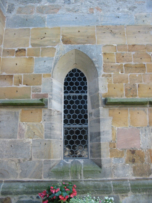 Walpurgiskirche,
 Sakristei,
 Fenster der Ostwand