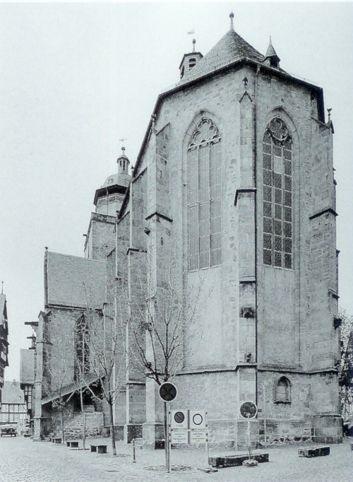 Walpurgiskirche,
 Chor von Süden